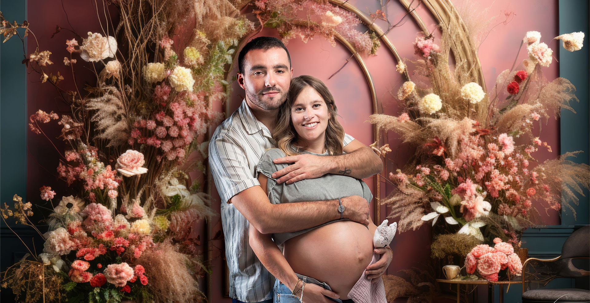 Studio thème Bohême fleuri avec couple femme enceinte au Studio Elodie Frigot